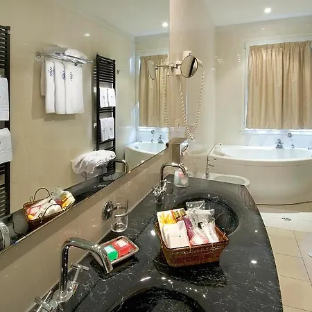 Sarti فندق 4*