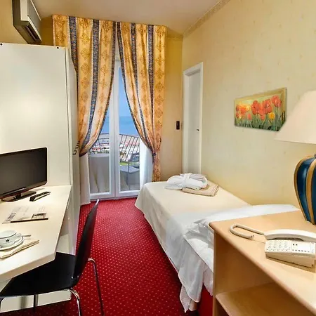 Отель Sarti Риччоне